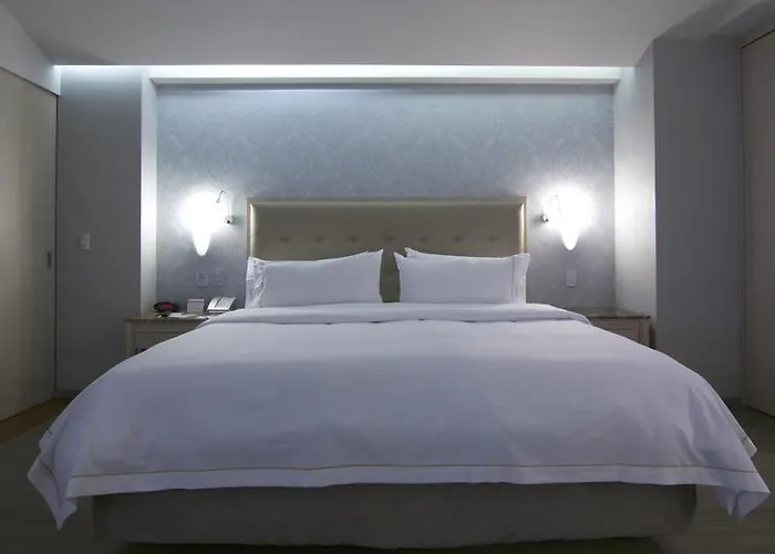 Hotel Express Mexico- Toreo By Ihg 4*